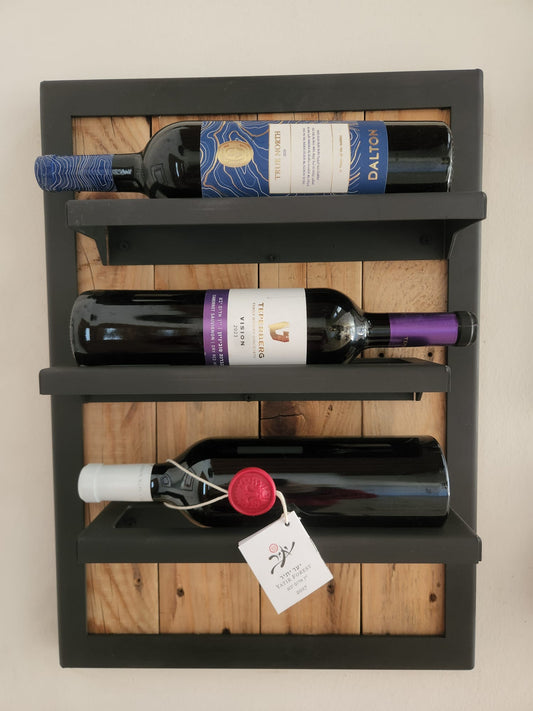 מתקן יין בעיצוב תעשייתי