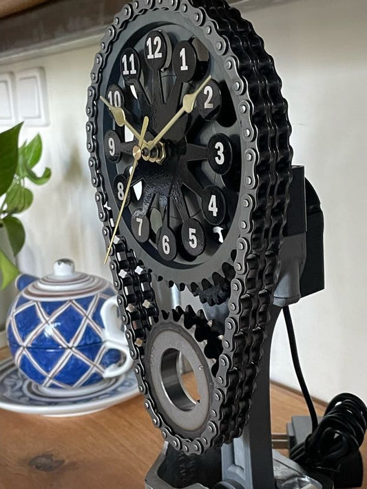 שעון וינטג’ ייחודי עם תנועה מתמדת מרהיבה