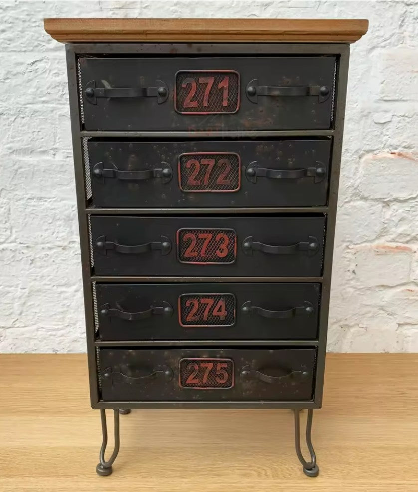 שידת וינטג' תעשייתית עתיקה – 5 מגירות של אופי