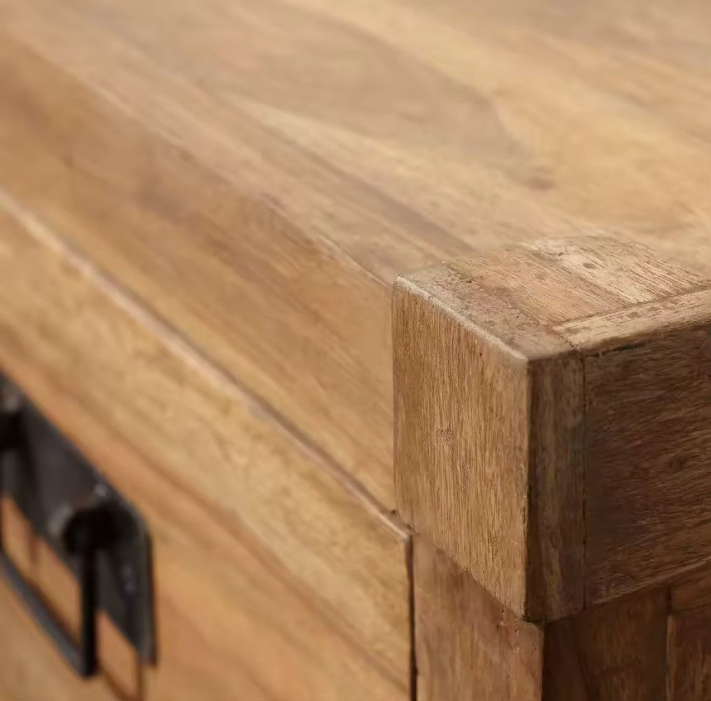 שידת קונטיינר מעץ שיטה – ניחוח של נמל, סטייל של יוקרה.