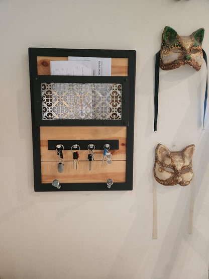 מתקן כניסה מעוצב מעץ וברזל